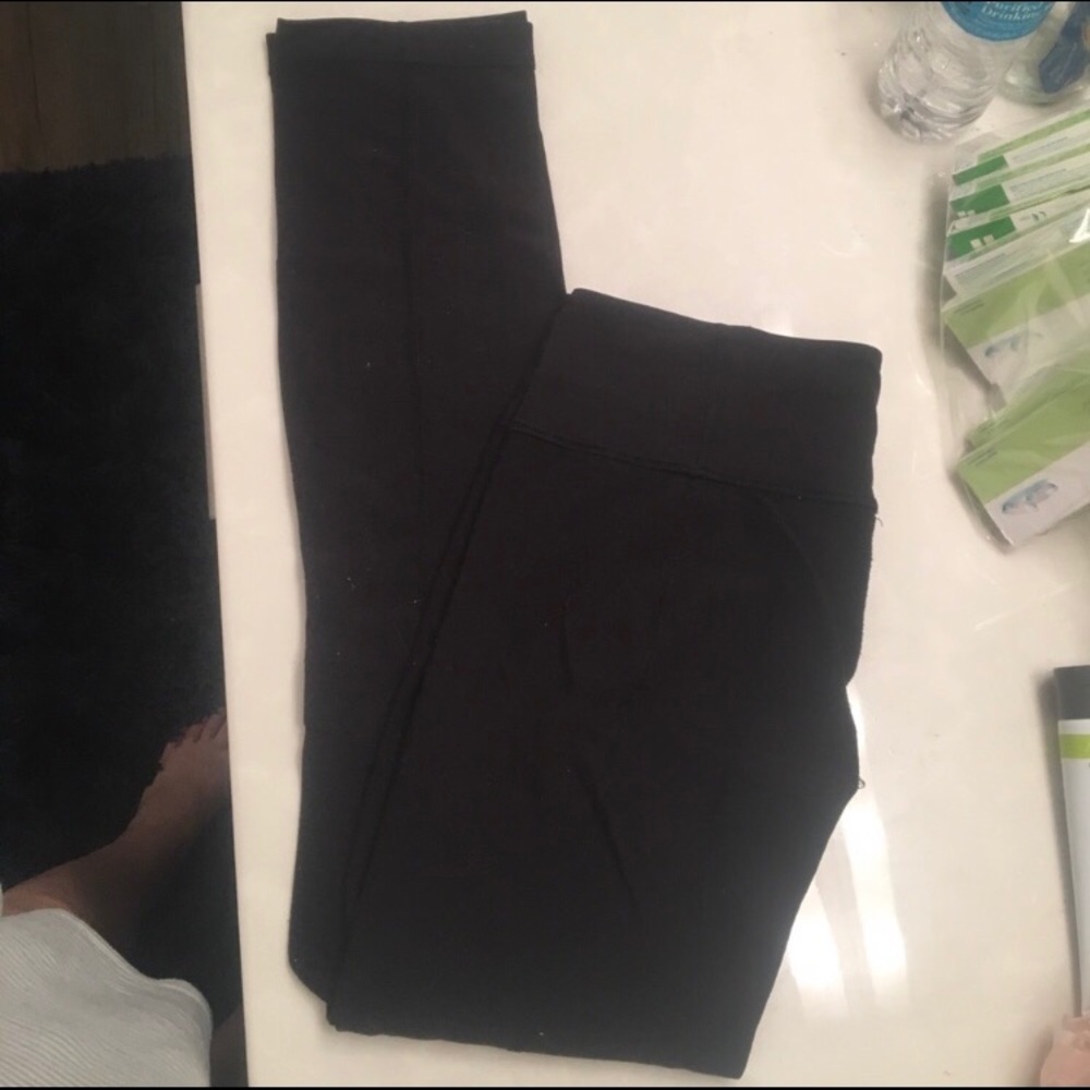 Black lulu lemon skinny groove pants